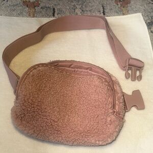 Women's Shearling Fanny Pack Belt Bag - Dusty Rose